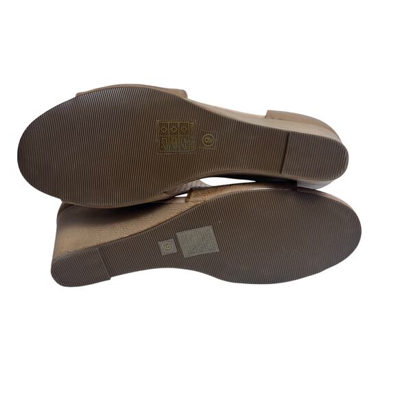 NWB: Journee Collection Aretha 2.75" Wedge Sandals in Nude Size 9 - Picture 10 of 10